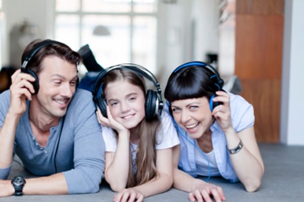 Fones de ouvido podem afetar sua audição e humor