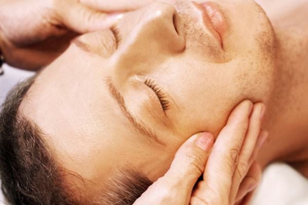 Shiatsu facial rejuvenesce e beneficia saúde