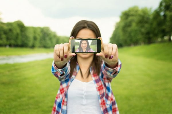 A carência por trás das selfies