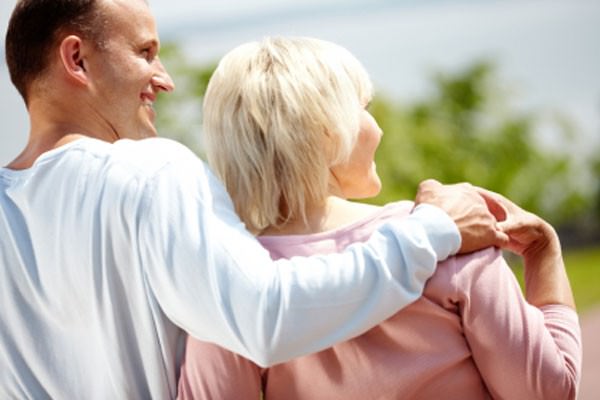 Amor entre mulheres maduras e homens jovens