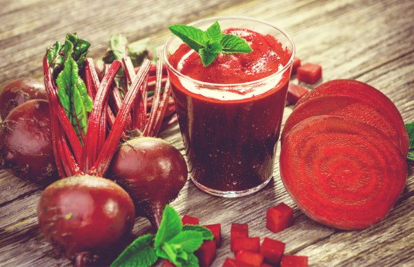 Suco vermelho desintoxica e reduz apetite