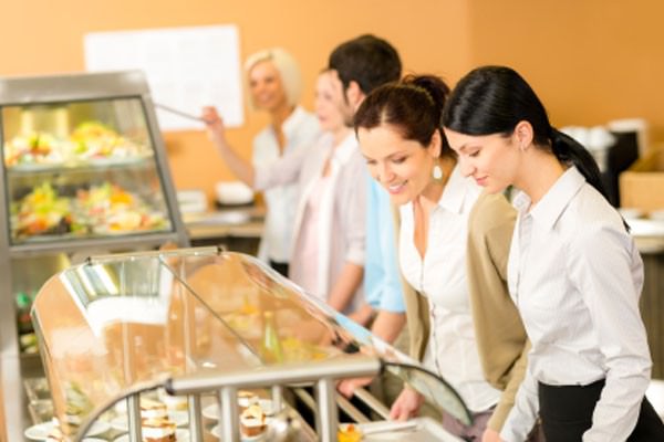 10 dicas para comer saudável fora de casa