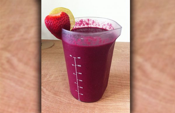 Suco vermelho para ter pele bonita