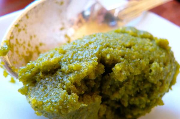 Receita de molho pesto com erva-cidreira