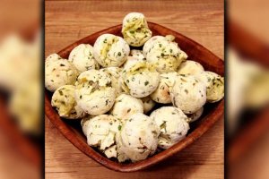 Pão de queijo vegano com ervas