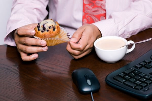 Hábitos alimentares perigosos no trabalho