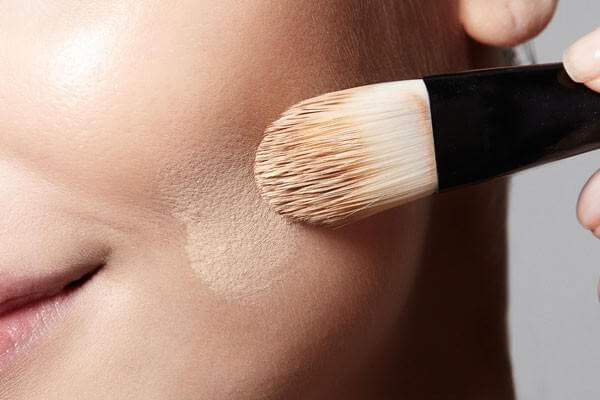 Da alergia a maquiagem à paixão pelos biocosméticos