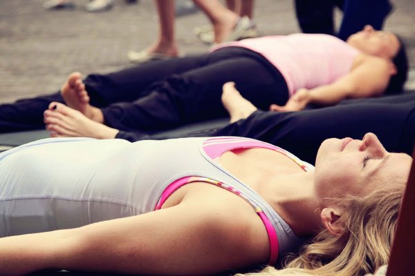 Pratique Yoga sem esforço ou movimento