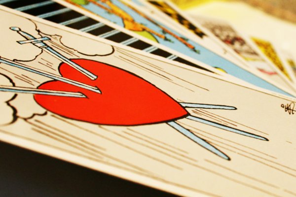 O que é o naipe de Espadas no Tarot?