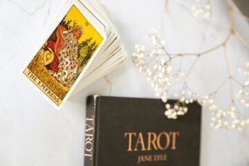 Naipe de Copas no Tarot e a capacidade de amar