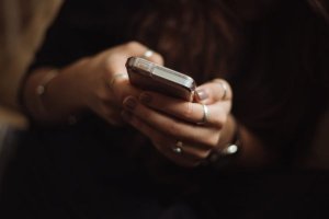 Celular: a arma que dispara contra sua relação