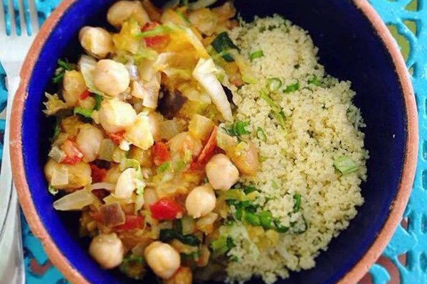 Receita vegana: grão de bico com vegetais