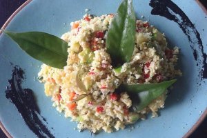 Receita vegana: arroz de couve-flor cremoso