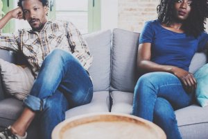 Florais e óleos essenciais para incapacidade de aceitar o outro como é
