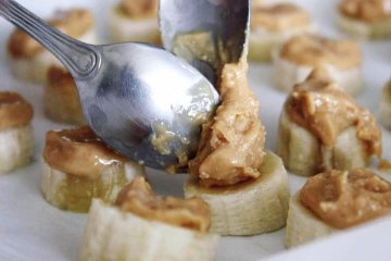 Receita de trufa vegana com banana e chocolate amargo