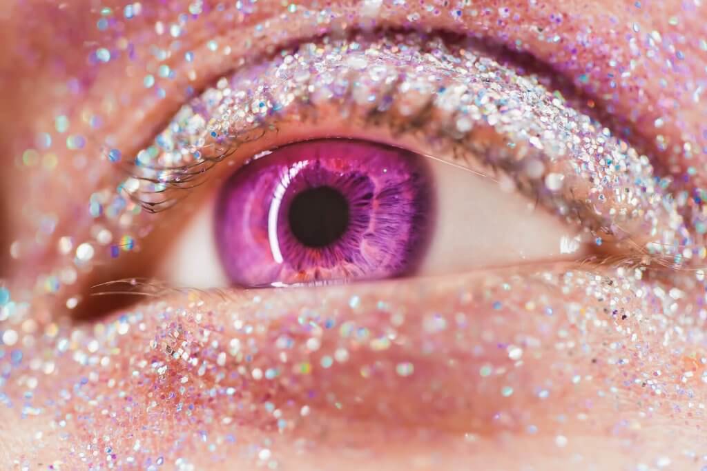 Maquiagem com glitter ecológico para o Carnaval