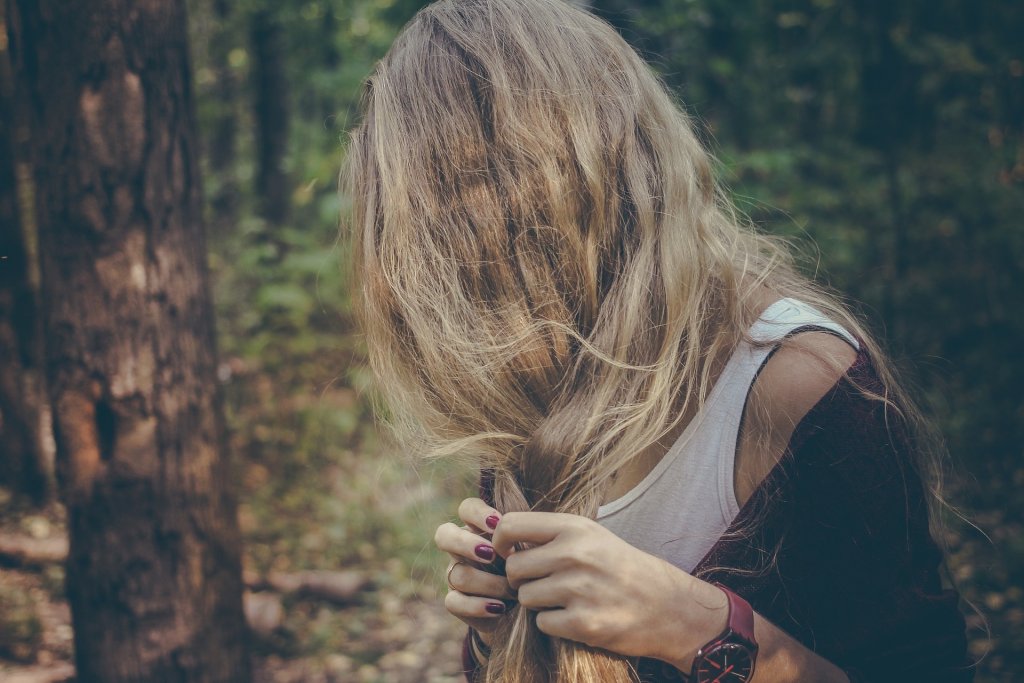 Calvície feminina: queda de cabelos nas mulheres e os fatores emocionais
