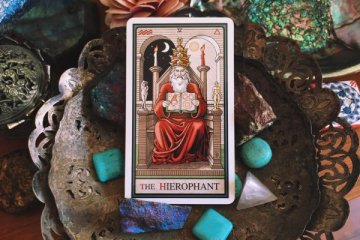O Papa: a carta de tarot de dezembro de 2019