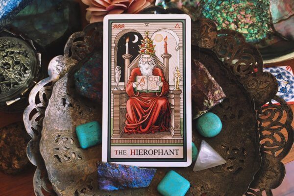 O Papa: a carta de tarot de dezembro de 2019