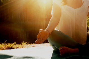 Como meditar: dicas para evitar desconforto e esvaziar a mente