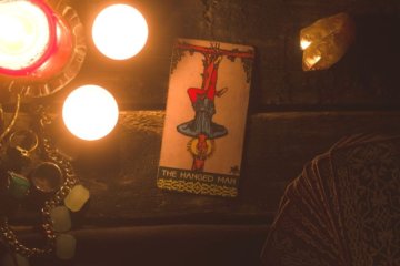 Carta de Tarot para março: O Pendurado