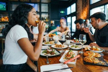 4 exercícios de Mindful Eating ao comer fora de casa