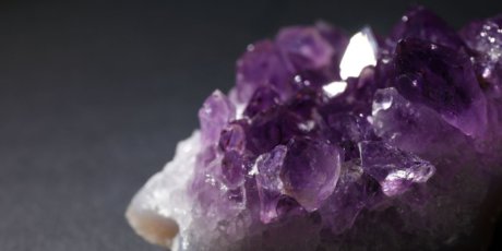 Ametista: significado, benefícios e como usar a pedra