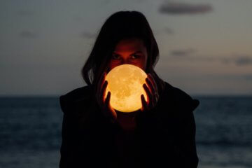 O que a fase da Lua que você menstrua diz sobre você?