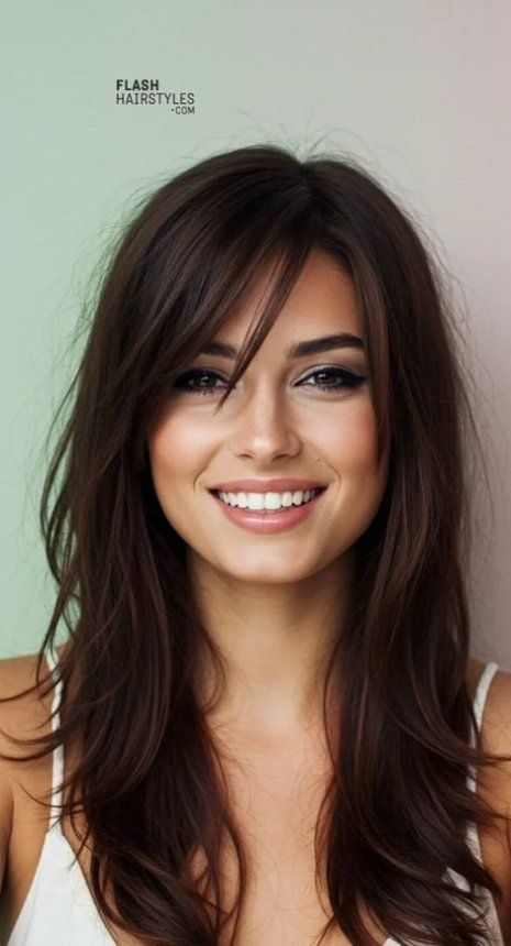 Corte de cabelo para Escorpião em 2026: Longo polido com franja alongada — expressando intensidade, profundidade e mistério, temas naturais do signo e ainda mais fortes em 2026.