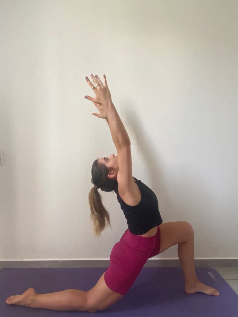 Postura da Lua Crescente (Anjaneyasana)