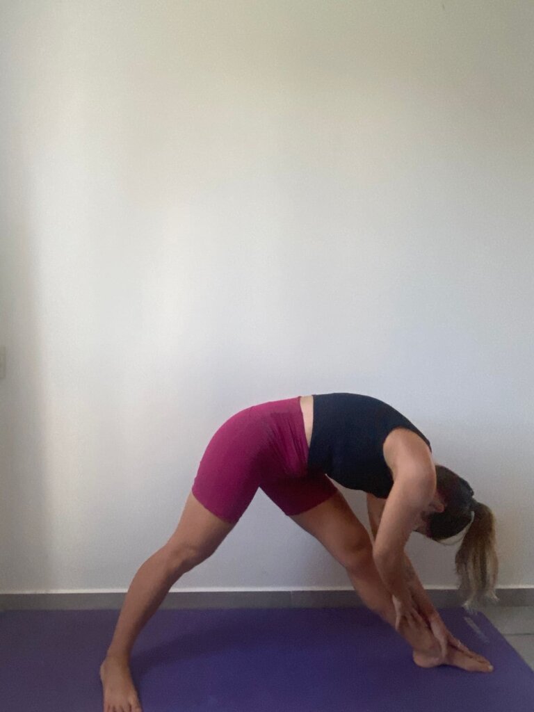 Postura da Pirâmide (Parsvottanasana)